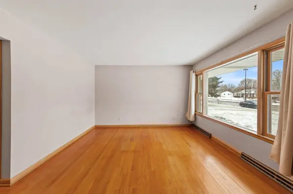 1922 W Mill, Glendale, WI 53209