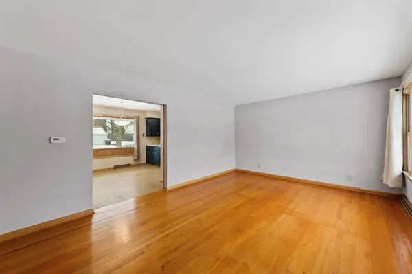 1922 W Mill, Glendale, WI 53209