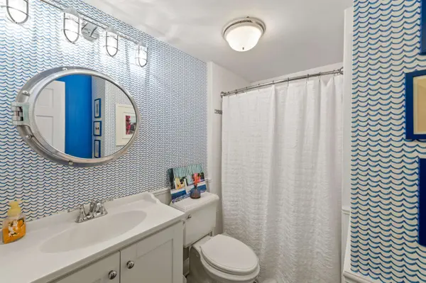 5523 Peninsula, West Bend, WI 53095