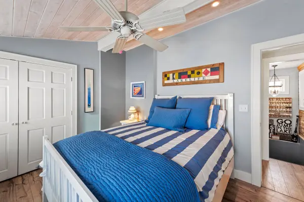 5523 Peninsula, West Bend, WI 53095