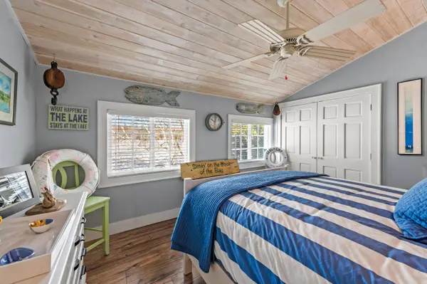 5523 Peninsula, West Bend, WI 53095