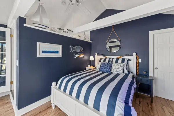 5523 Peninsula, West Bend, WI 53095