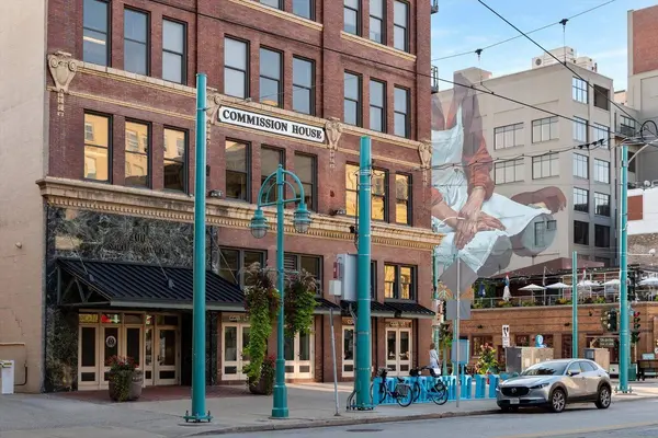 400 N Broadway Unit 301, Milwaukee, WI 53202