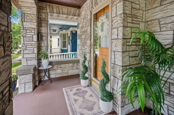 3046 N Newhall, Milwaukee, WI 53211