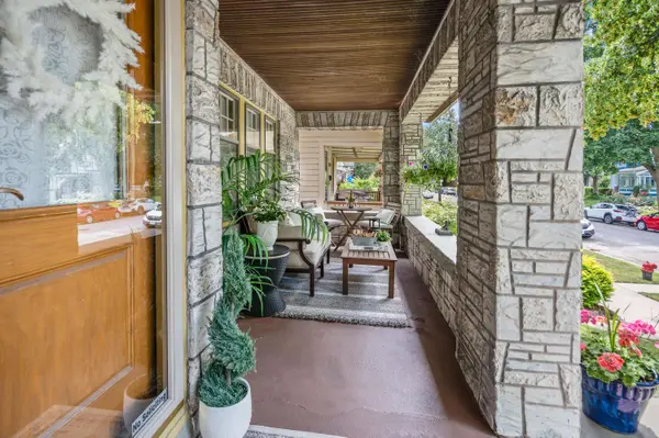 3046 N Newhall, Milwaukee, WI 53211