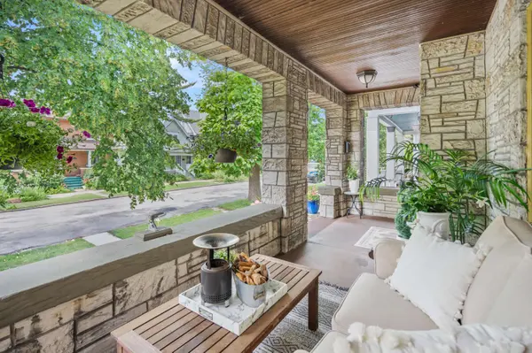 3046 N Newhall, Milwaukee, WI 53211