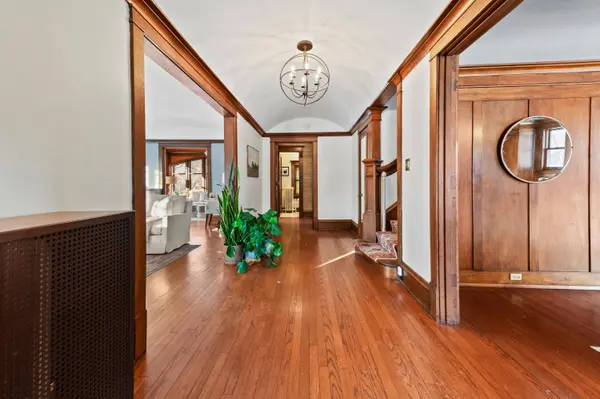 3405 N Hackett, Milwaukee, WI 53211