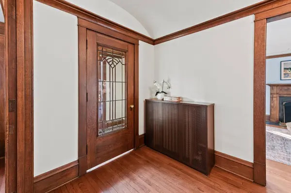 3405 N Hackett, Milwaukee, WI 53211