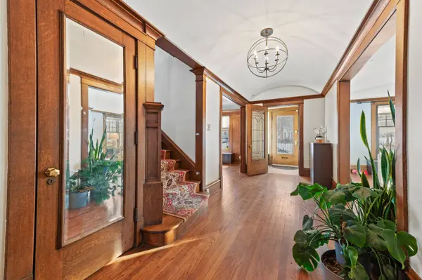 3405 N Hackett, Milwaukee, WI 53211