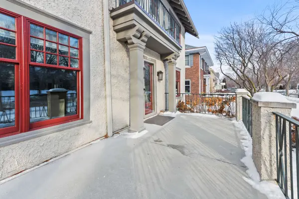 3405 N Hackett, Milwaukee, WI 53211