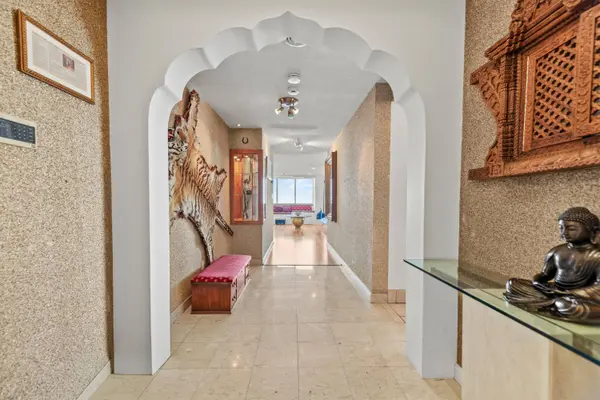 1919 N Summit Unit 11C, Milwaukee, WI 53202