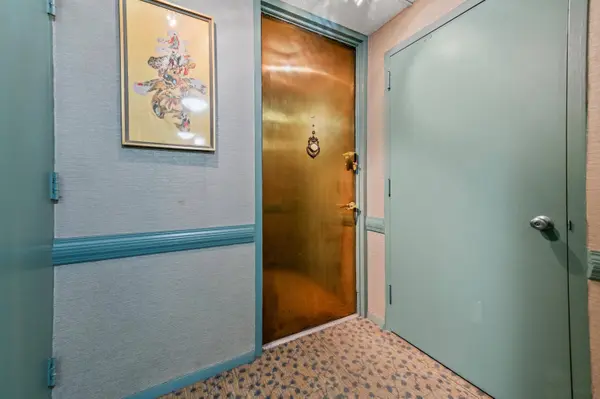 1919 N Summit Unit 11C, Milwaukee, WI 53202