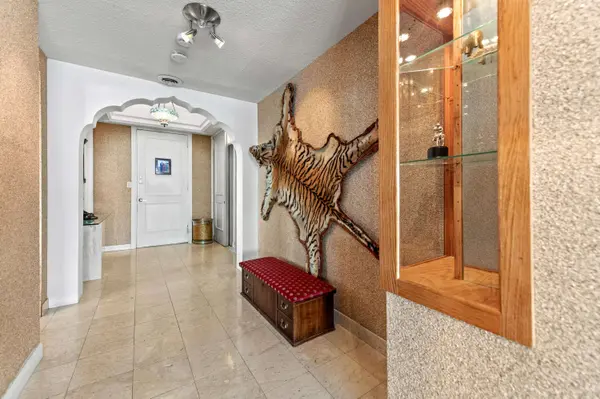 1919 N Summit Unit 11C, Milwaukee, WI 53202