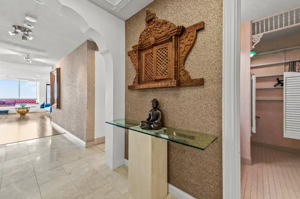 1919 N Summit Unit 11C, Milwaukee, WI 53202