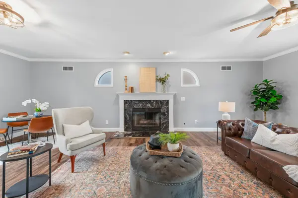 12272 W Morgan Oak, Greenfield, WI 53228