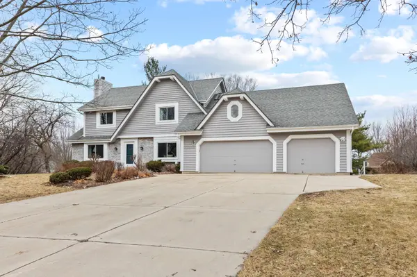 12272 W Morgan Oak, Greenfield, WI 53228