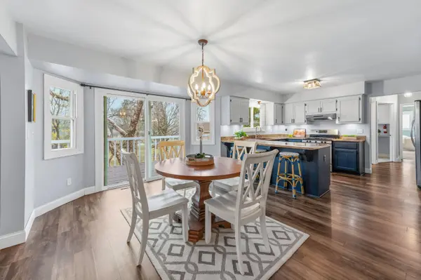 12272 W Morgan Oak, Greenfield, WI 53228