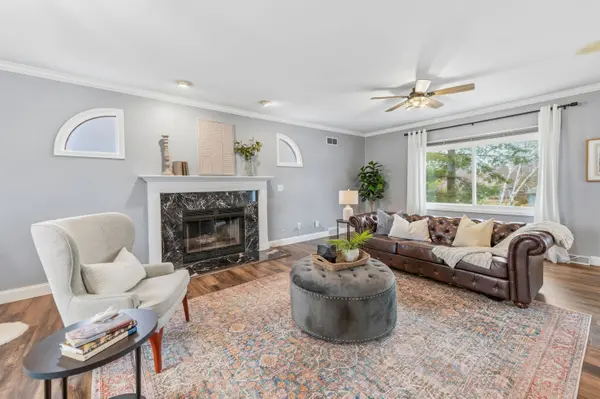 12272 W Morgan Oak, Greenfield, WI 53228