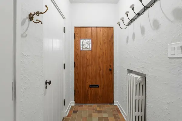 1031 E Circle, Whitefish Bay, WI 53217