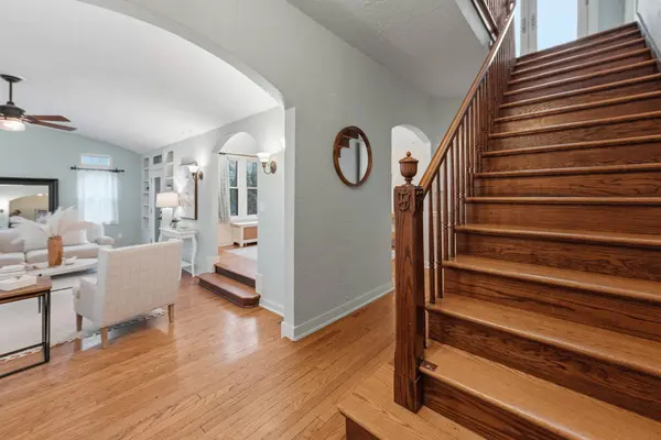 1031 E Circle, Whitefish Bay, WI 53217