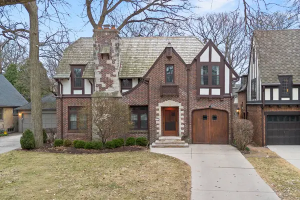 1031 E Circle, Whitefish Bay, WI 53217