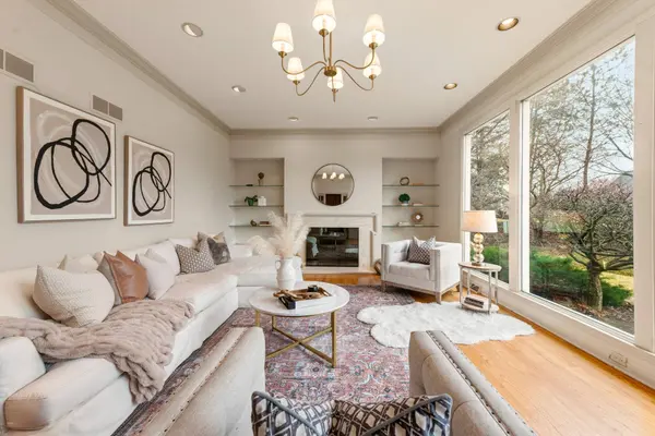 2618 W Lake Park, Mequon, WI 53092