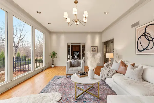 2618 W Lake Park, Mequon, WI 53092