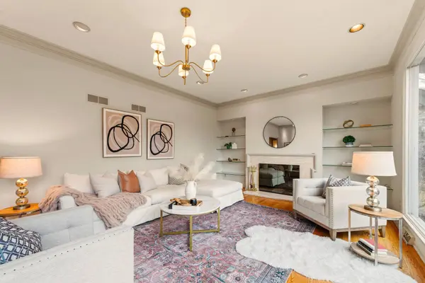 2618 W Lake Park, Mequon, WI 53092