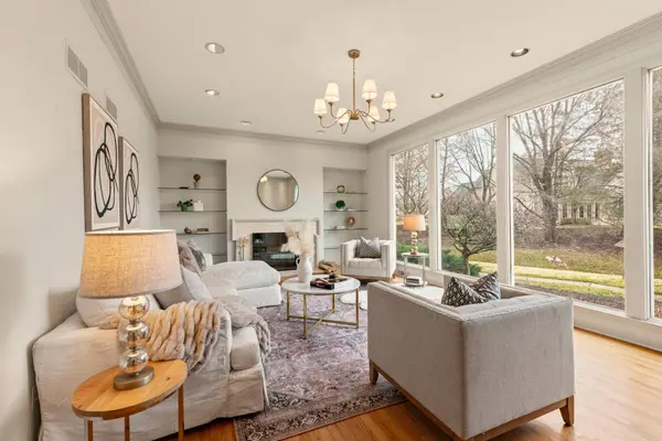 2618 W Lake Park, Mequon, WI 53092