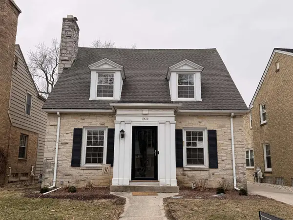 5453 N Shoreland, Whitefish Bay, WI 53217