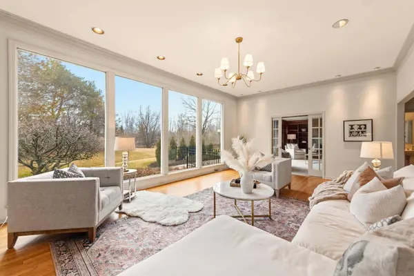 2618 W Lake Park, Mequon, WI 53092