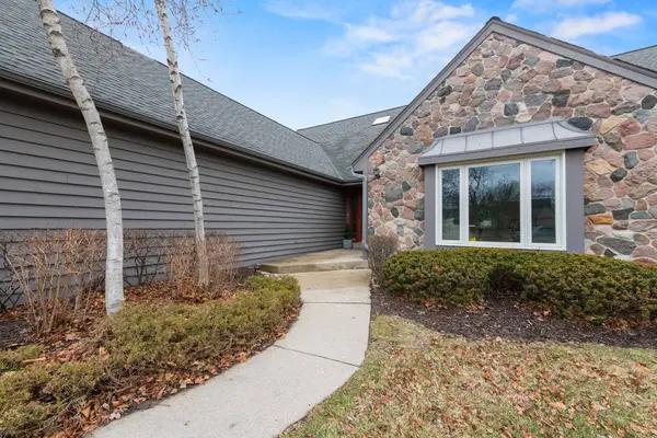 2618 W Lake Park, Mequon, WI 53092