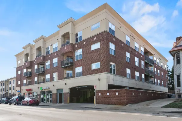 1619 N Farwell Unit 206, Milwaukee, WI 53202