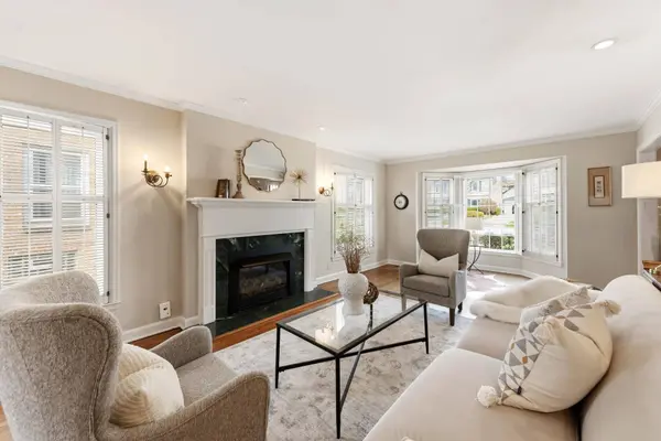 4855 N Ardmore, Whitefish Bay, WI 53217