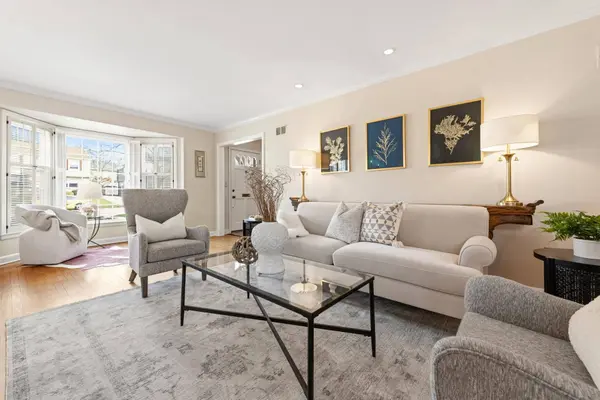 4855 N Ardmore, Whitefish Bay, WI 53217