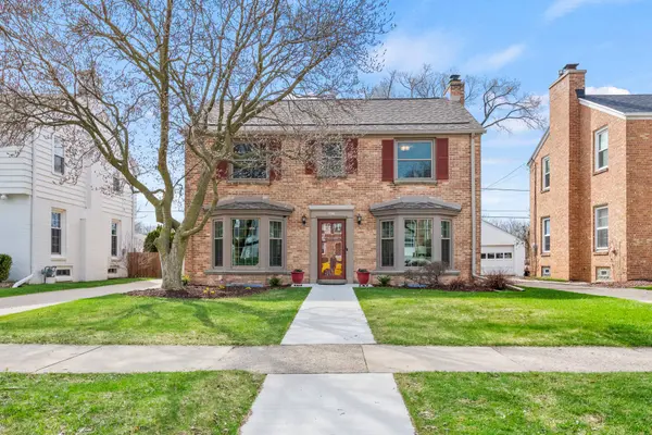 4855 N Ardmore, Whitefish Bay, WI 53217