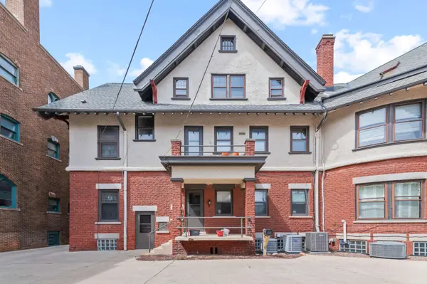 2666 N Hackett, Milwaukee, WI 53211