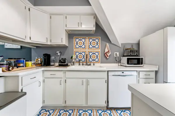 2666 N Hackett, Milwaukee, WI 53211