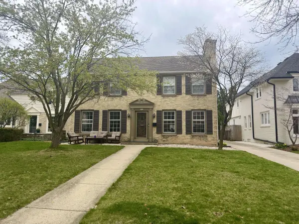 6060 N Bay Ridge, Whitefish Bay, WI 53217