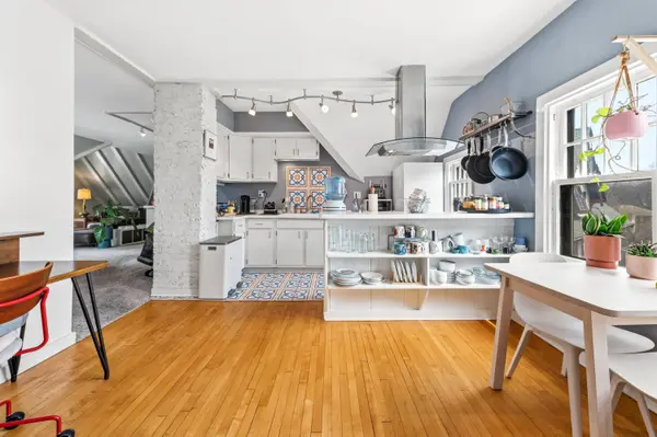 2666 N Hackett, Milwaukee, WI 53211