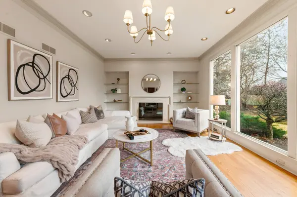 2618 W Lake Park, Mequon, WI 53092