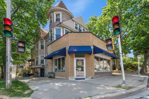 1976 N Farwell Unit 1978, Milwaukee, WI 53202