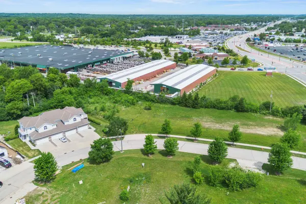 6749 S Prairiewood Unit 6751, Franklin, WI 53132