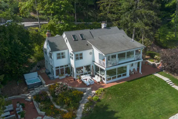 7000 N Beach, Fox Point, WI 53217