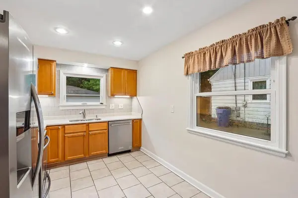 4628 N Hollywood, Milwaukee, WI 53211