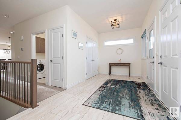 271 CY BECKER BV NW, Edmonton, AB T5Y 3R6