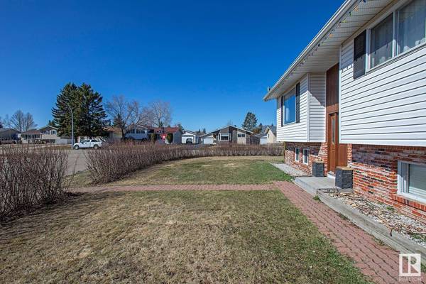 9414 99 AV, Morinville, AB T8R 1K1