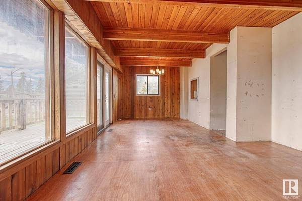 4915 53 ST, Entwistle, AB T0E 0S0