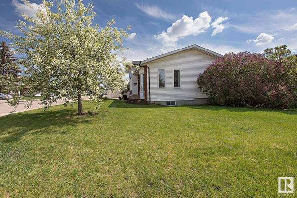 18317 99 AV NW, Edmonton, AB T5T 4L4