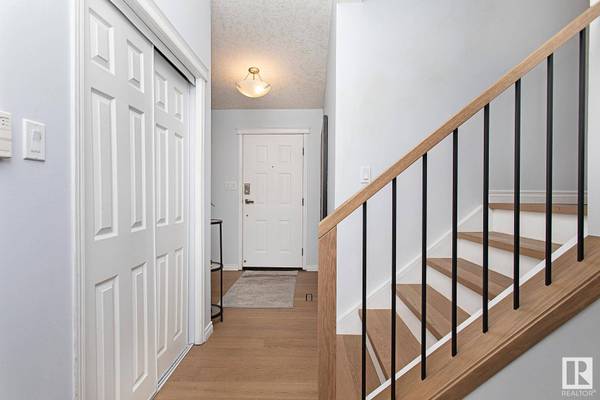 18317 99 AV NW, Edmonton, AB T5T 4L4